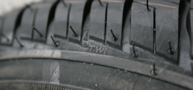 How to Check Your Tyre Tread Wear | Oponeo.co.uk