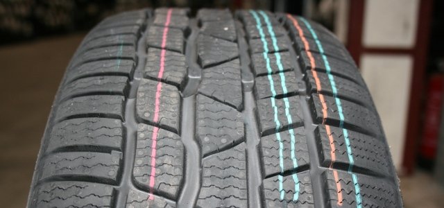 Should You Worry about the Colourful Stripes on Your Tyres? » Oponeo.co.uk